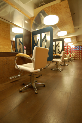 席と席の間のパティーションは２タイプあります。